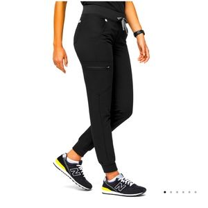 Figs Zamora jogger scrub pant in black